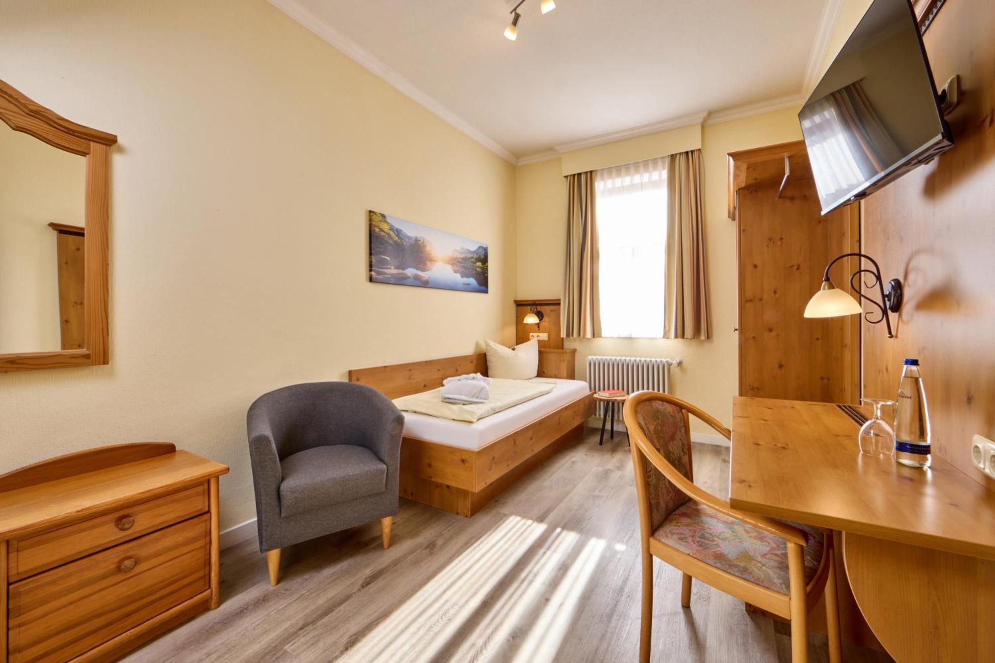 Hotel Vier Jahreszeiten Garmisch-Partenkirchen Kültér fotó