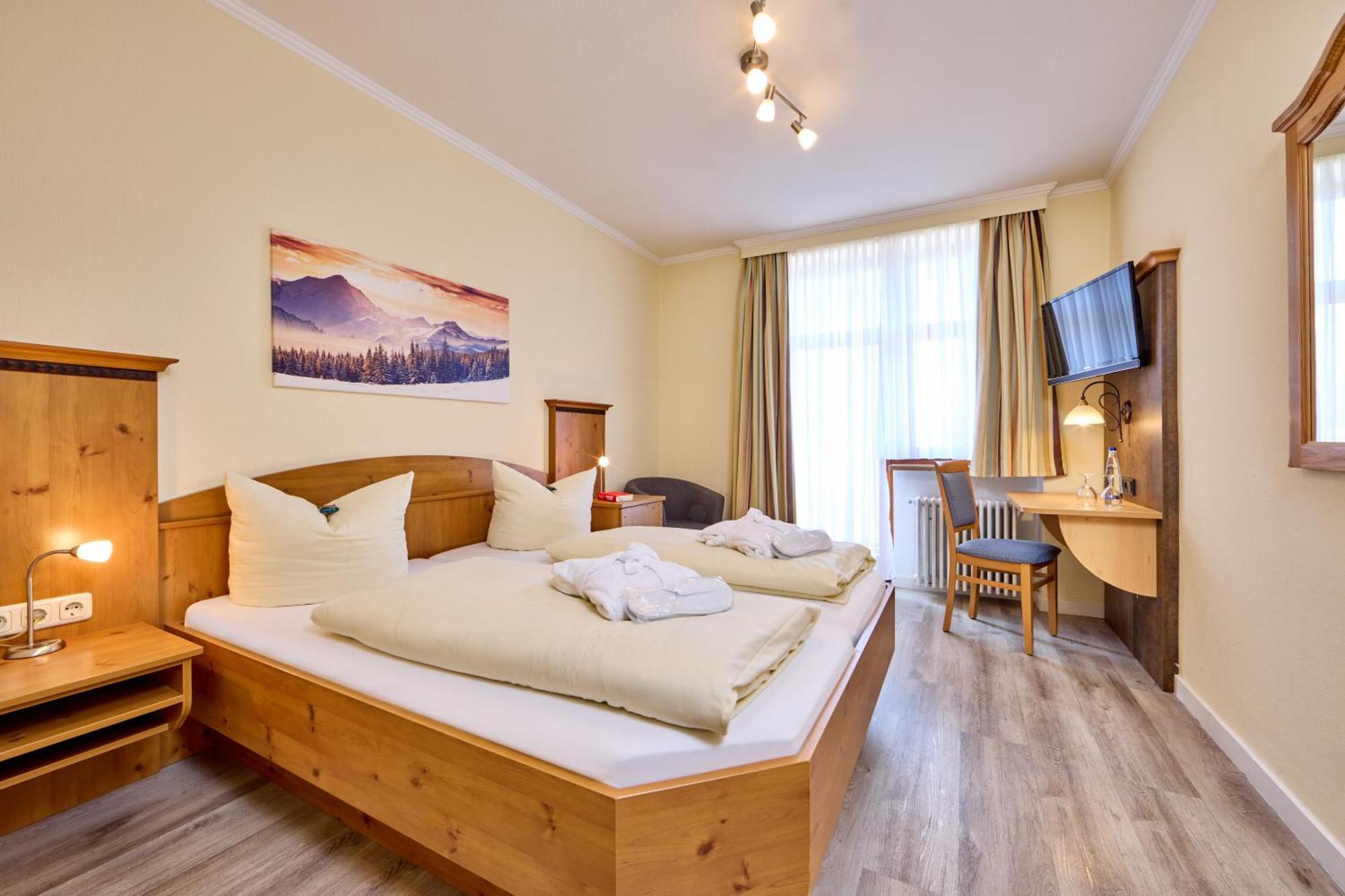 Hotel Vier Jahreszeiten Garmisch-Partenkirchen Kültér fotó